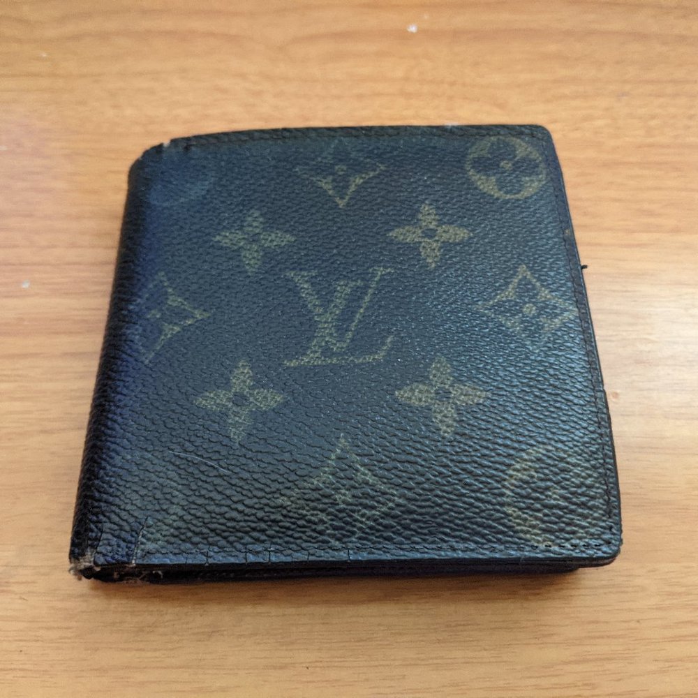 Louis Vuitton Monogram Wallet #555***